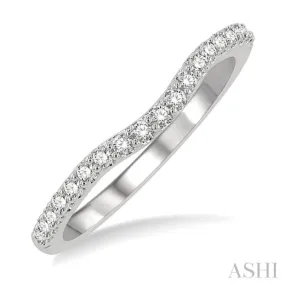 1/4 Ctw Curved Round Cut Diamond Wedding Band in 14K White Gold