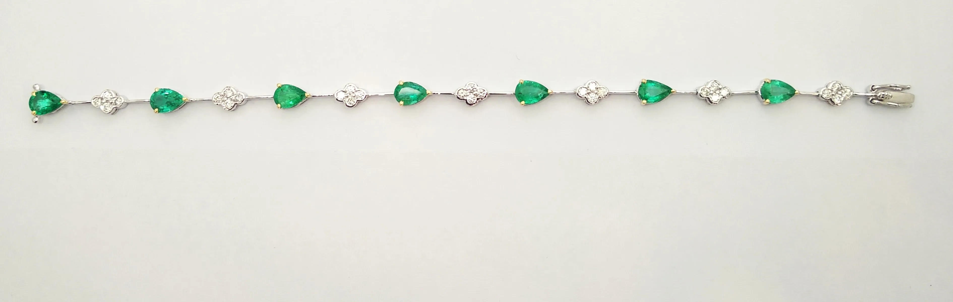 Alternating Size Emerald and Diamond Bracelet in 14k White Gold AD.NO-2023