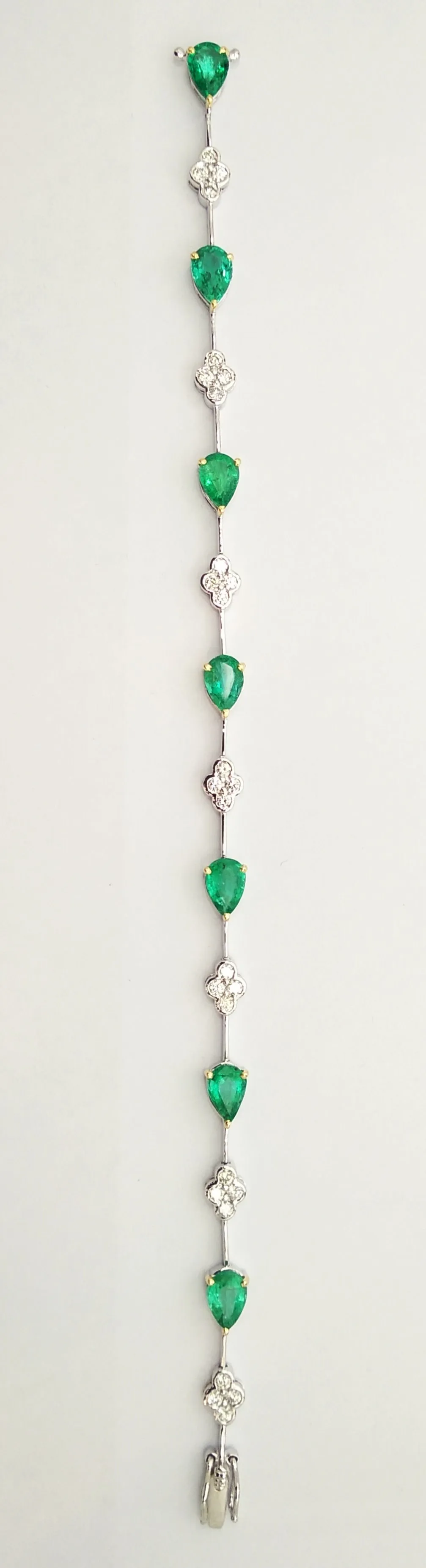 Alternating Size Emerald and Diamond Bracelet in 14k White Gold AD.NO-2023