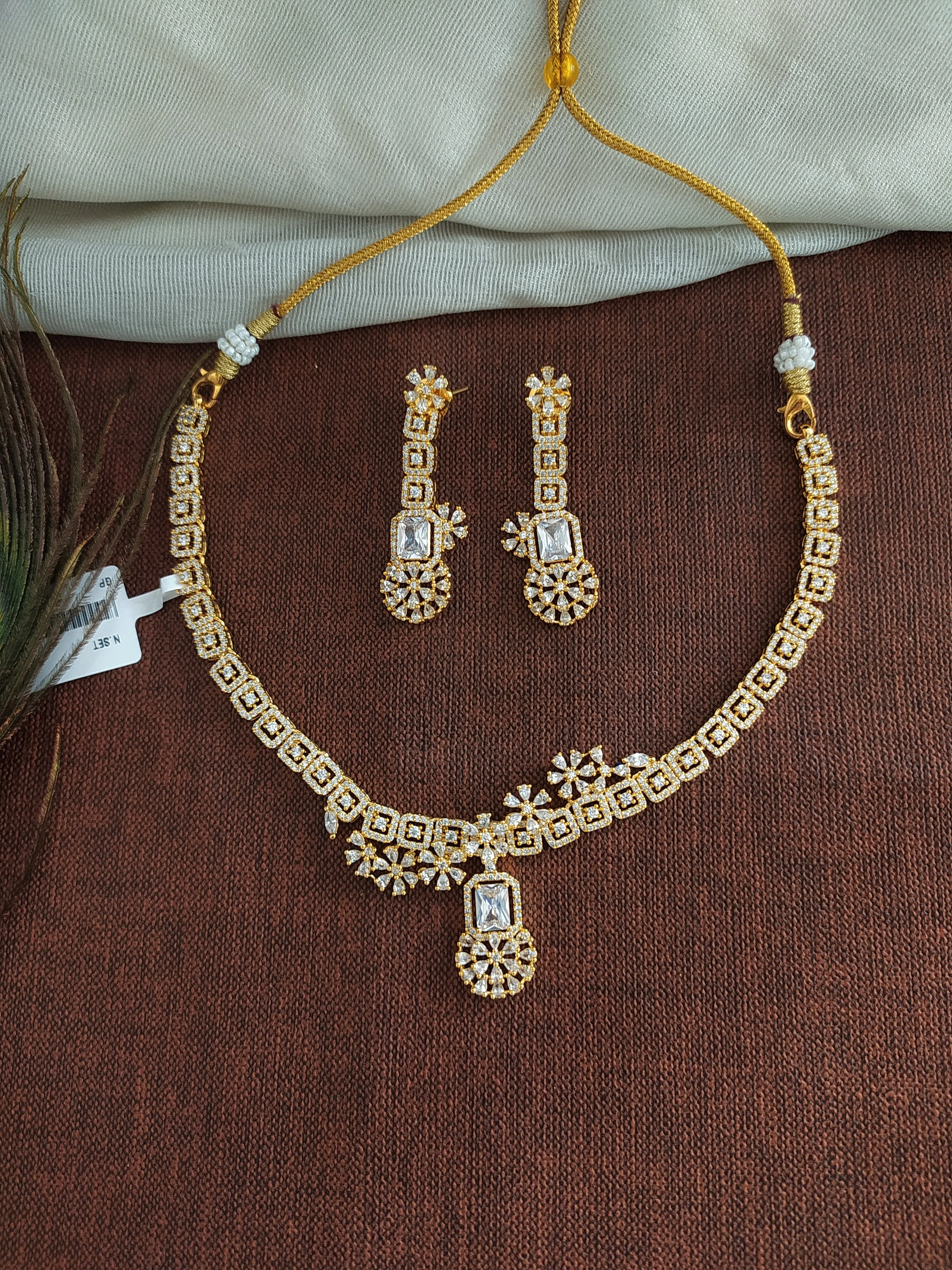 Beautiful Gold-plated Necklace Set with Fusion of Emerald and White Stones