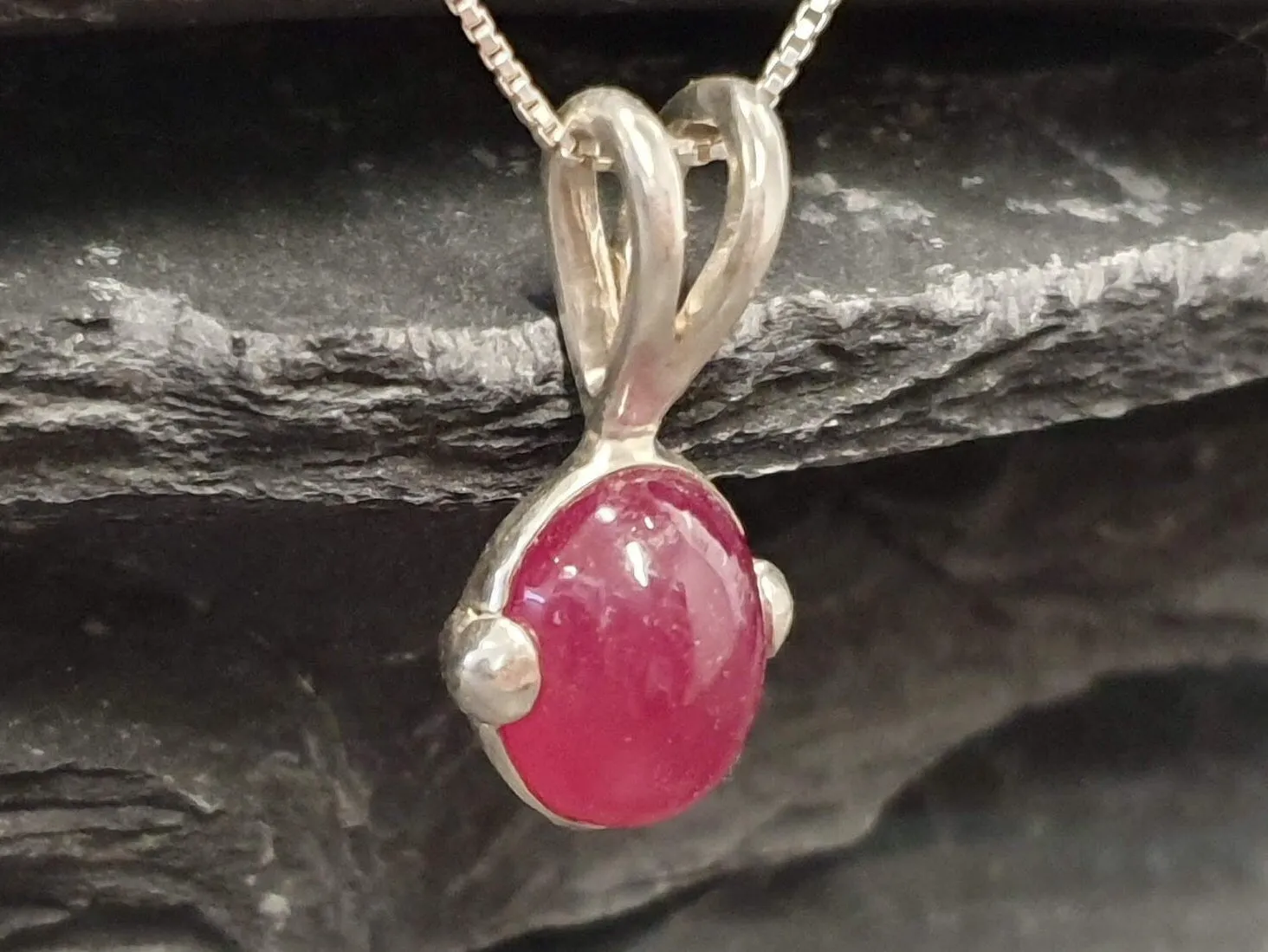 Dainty Ruby Pendant - Natural Ruby Necklace - Oval Vintage Necklace