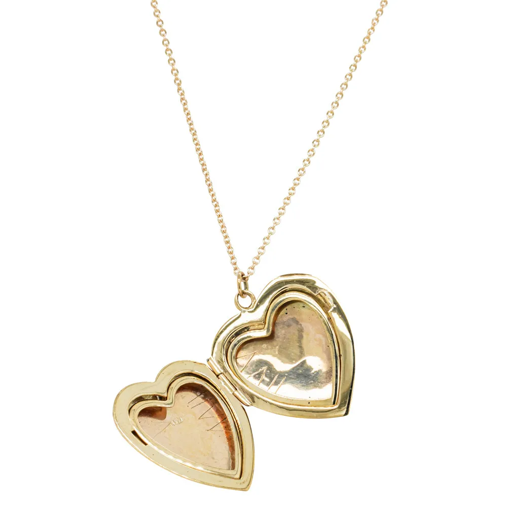 Deja Vu 9ct Yellow Gold Engraved Heart Locket