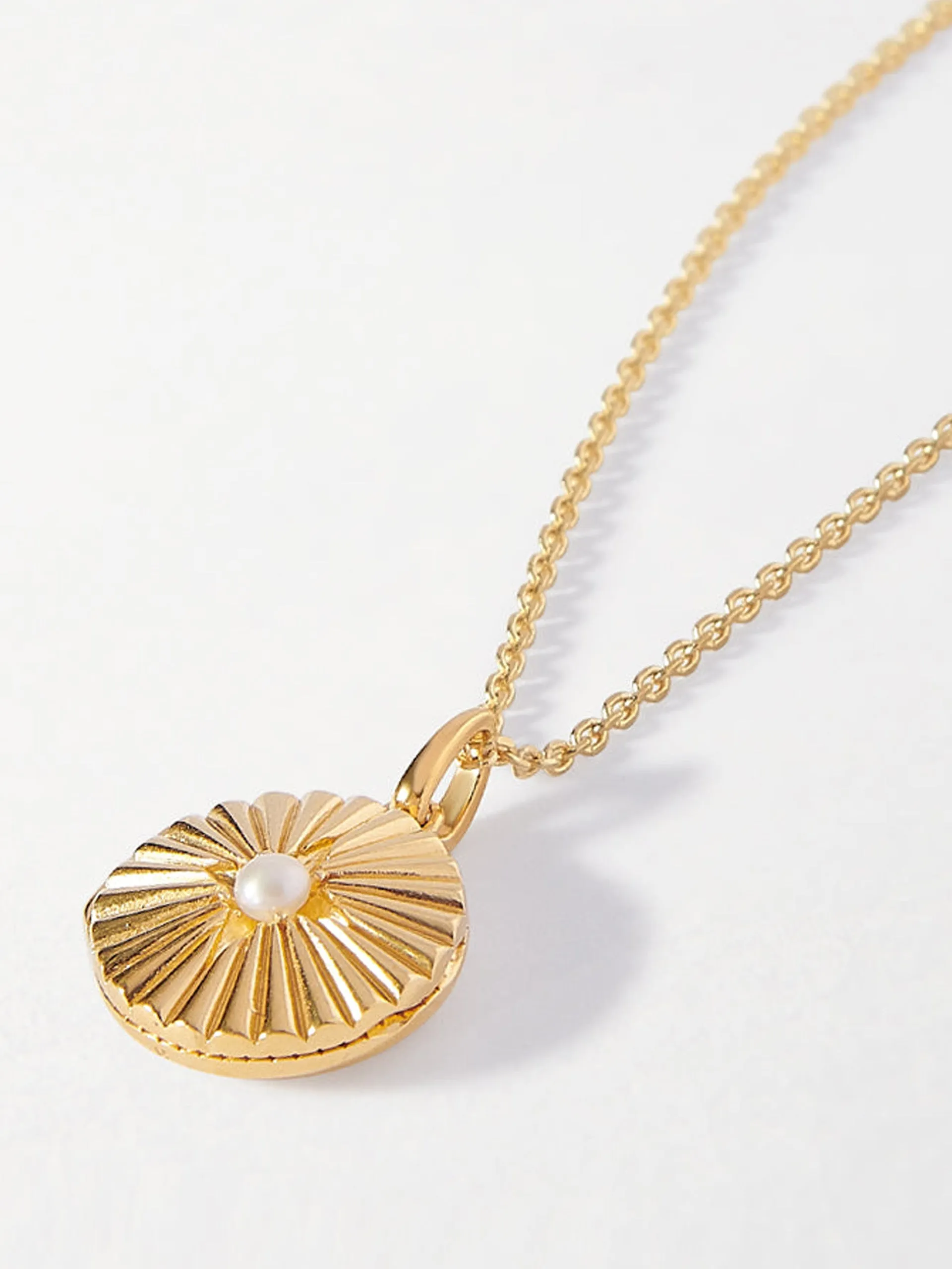 Gold radiant pearl locket necklace