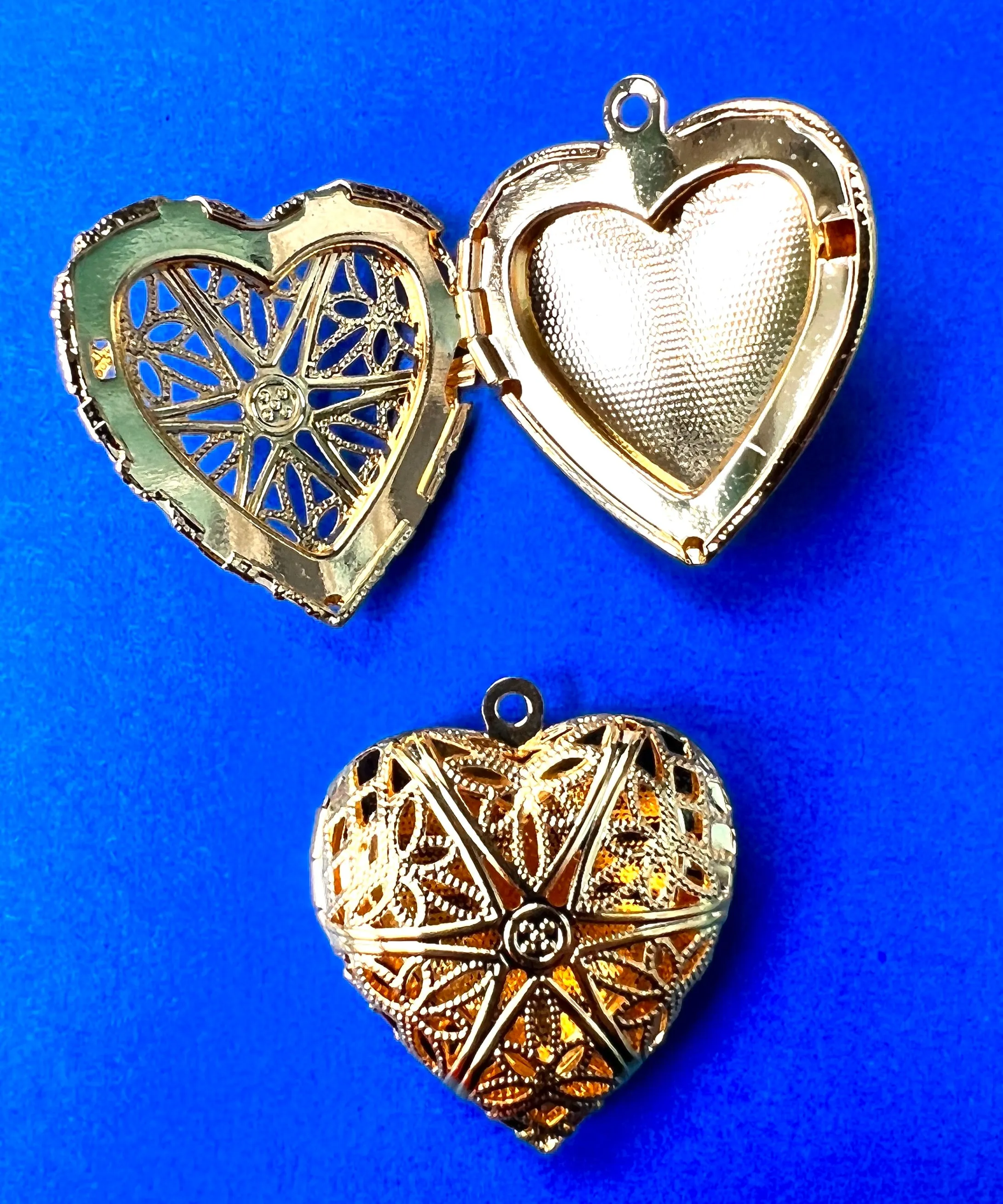 Golden Filigree Heart Shaped 3cm Locket