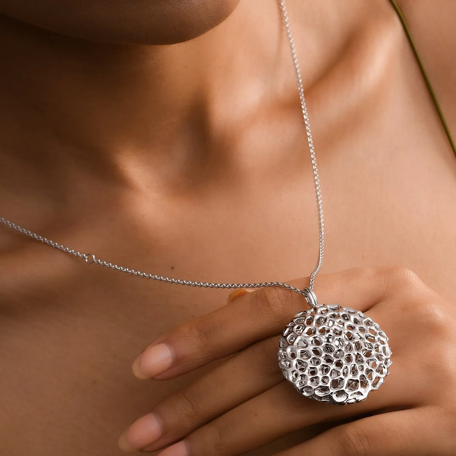 Lattice Disc Pendant with FREE Chain