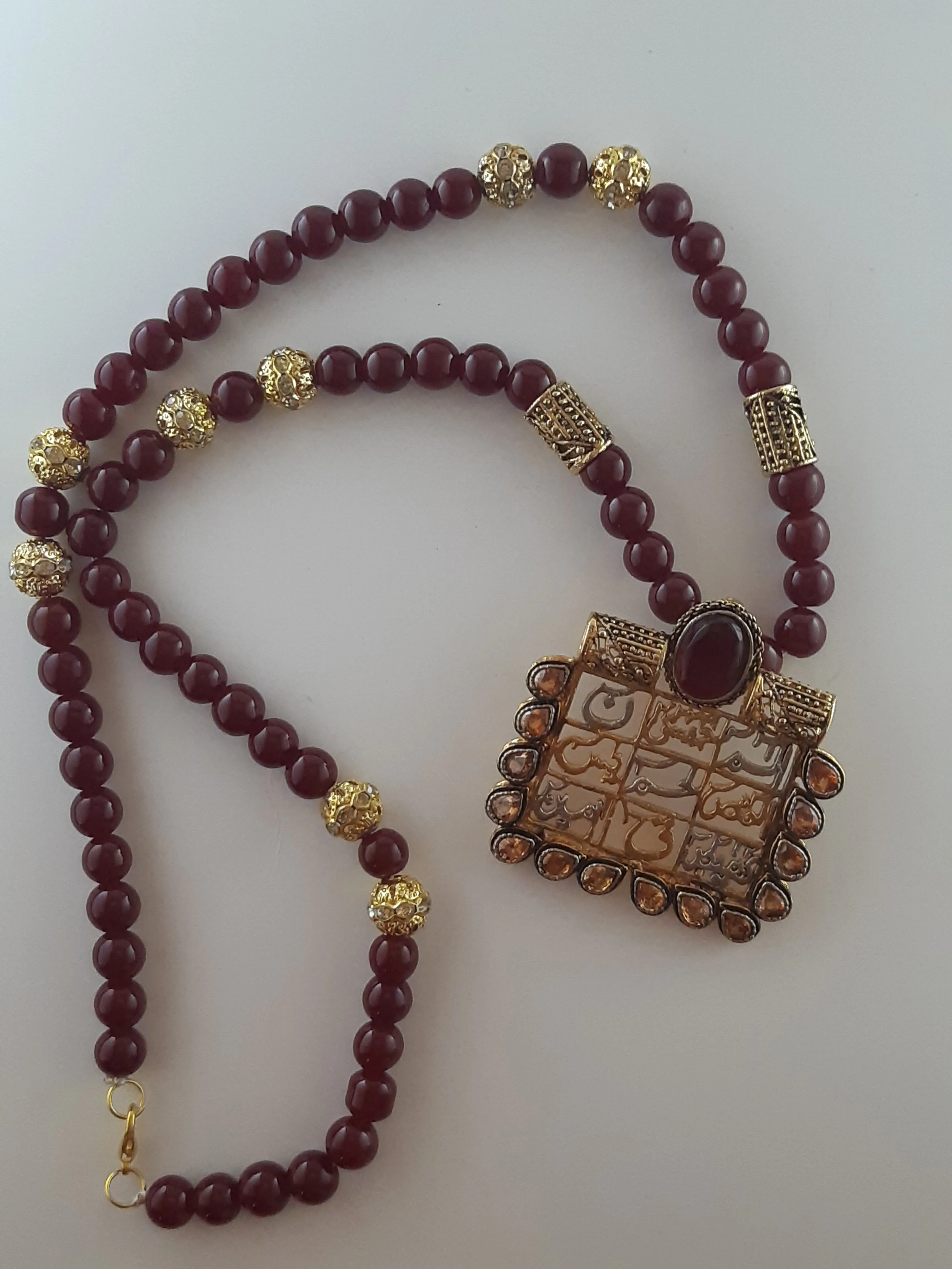 NATASHAHS MAROON LOH-E-QURANI LOCKET - MAALA STYLE