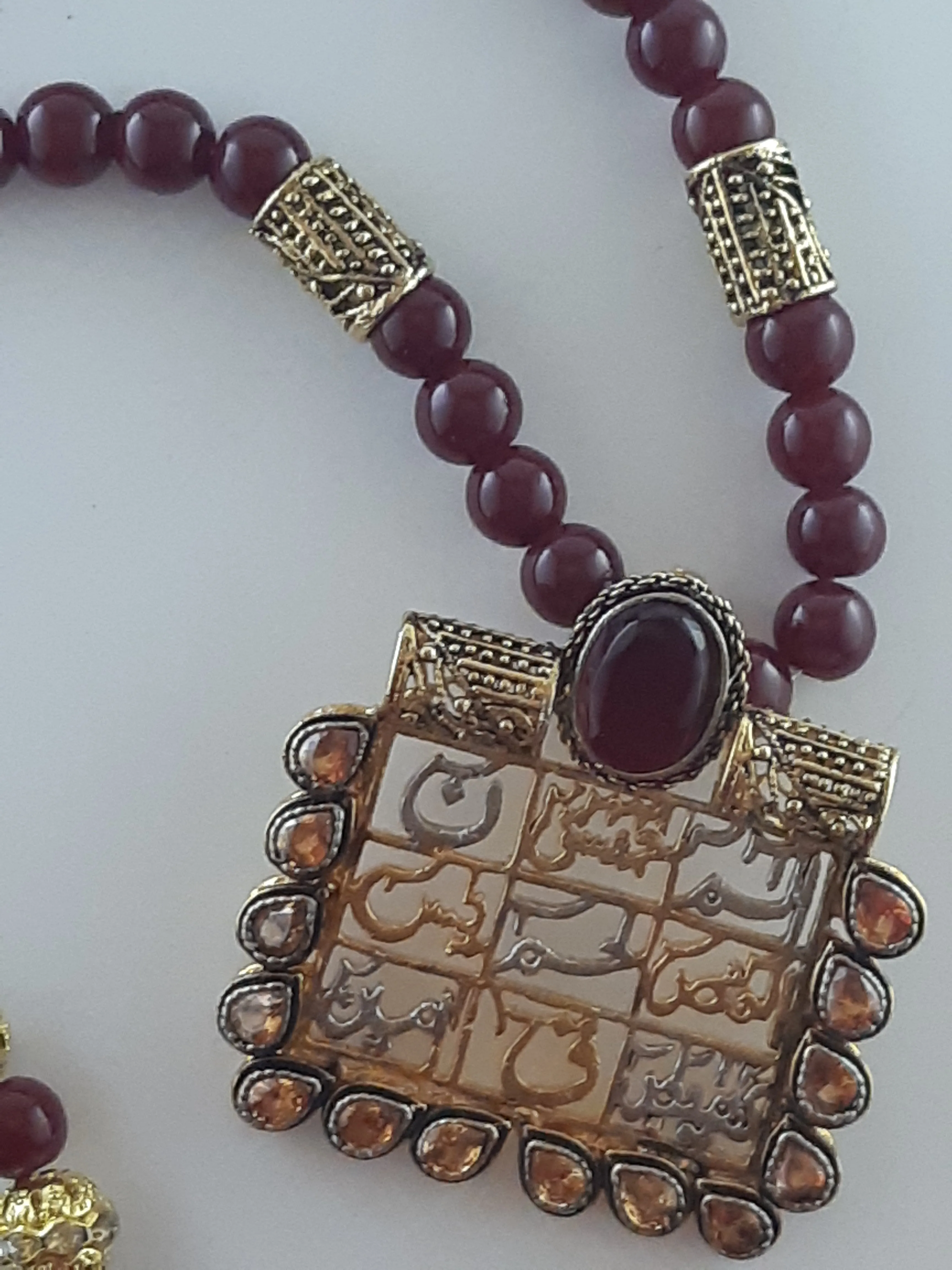 NATASHAHS MAROON LOH-E-QURANI LOCKET - MAALA STYLE