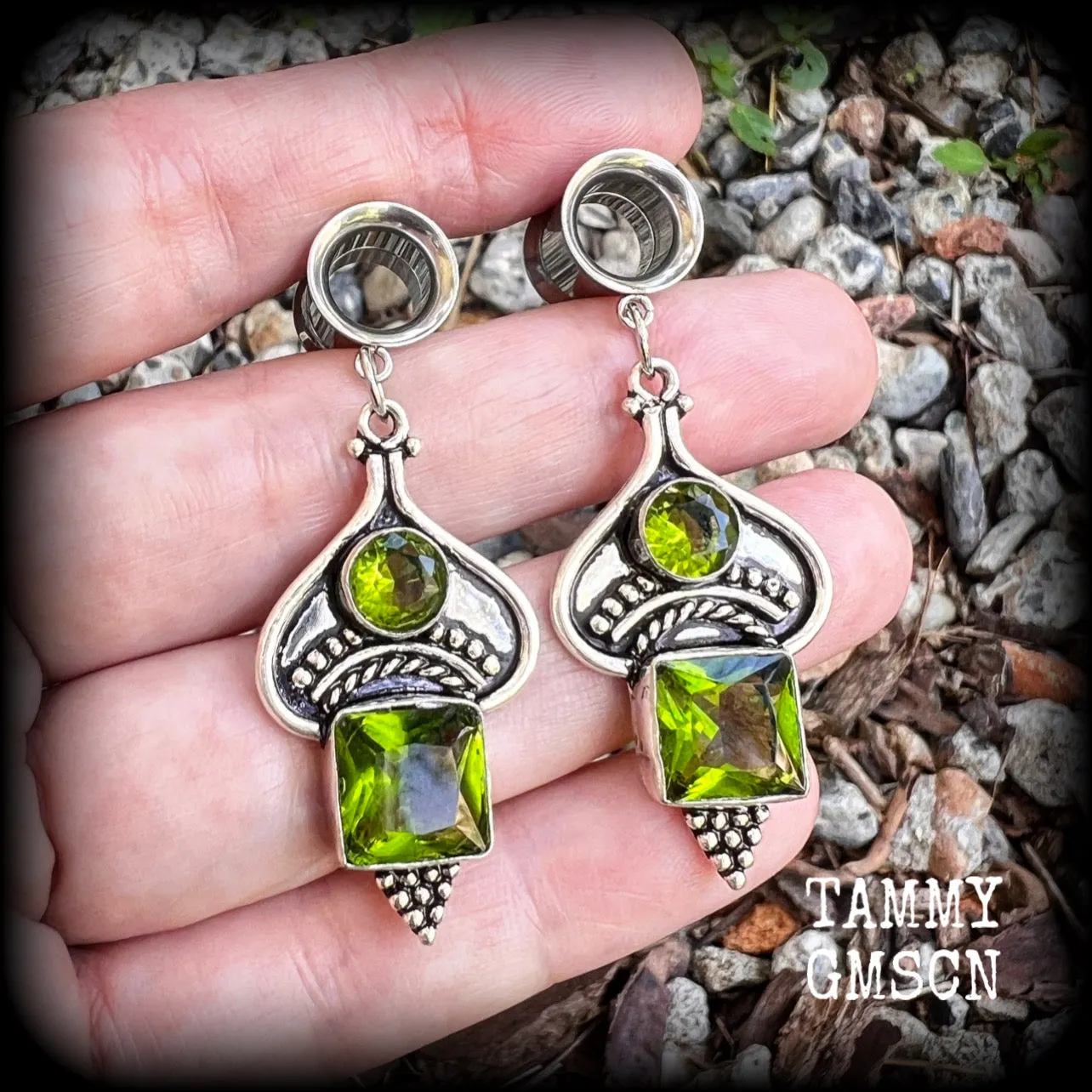 Peridot gemstone tunnel earrings-Boho ear gauges