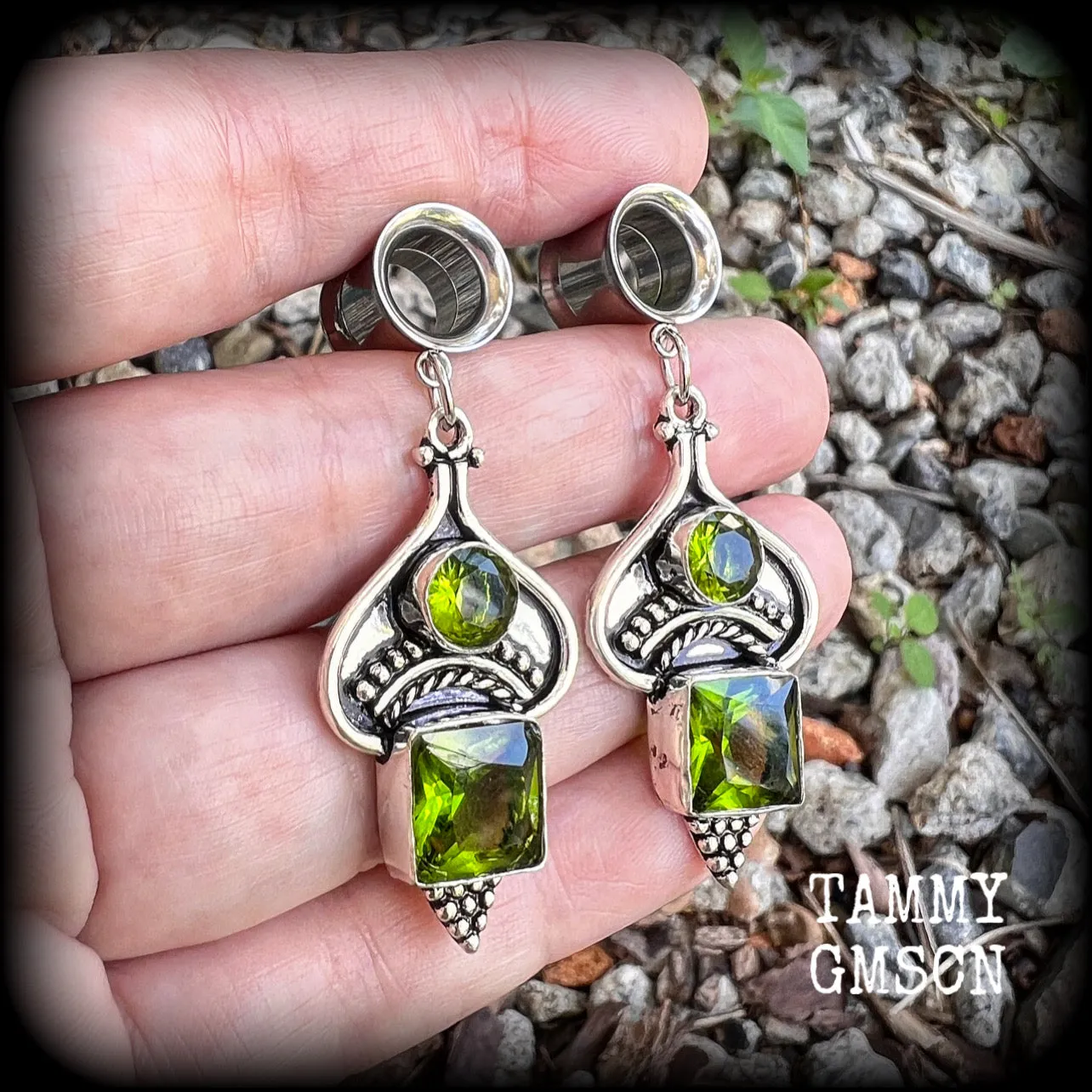 Peridot gemstone tunnel earrings-Boho ear gauges