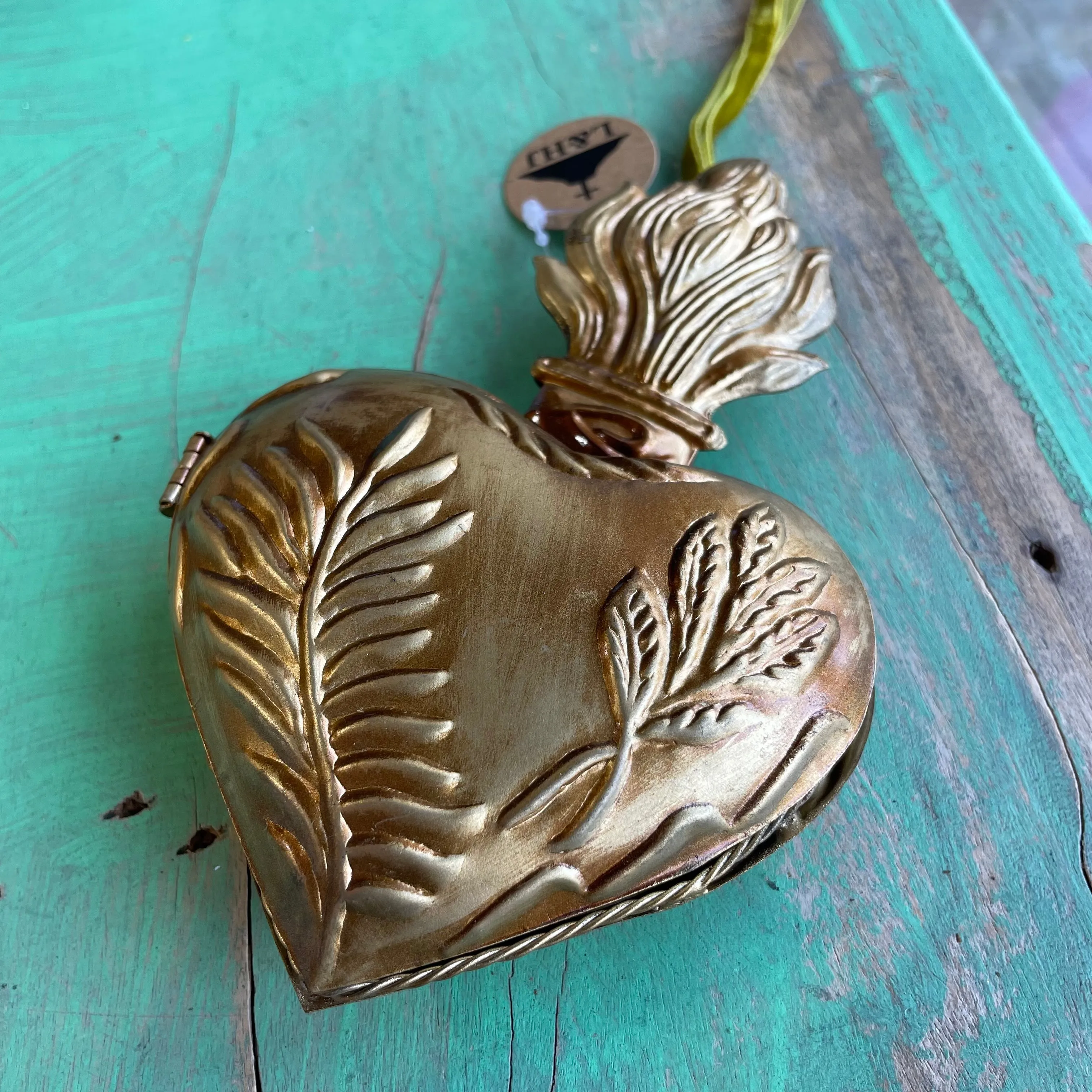 Sacred Heart Vines Ornament Box