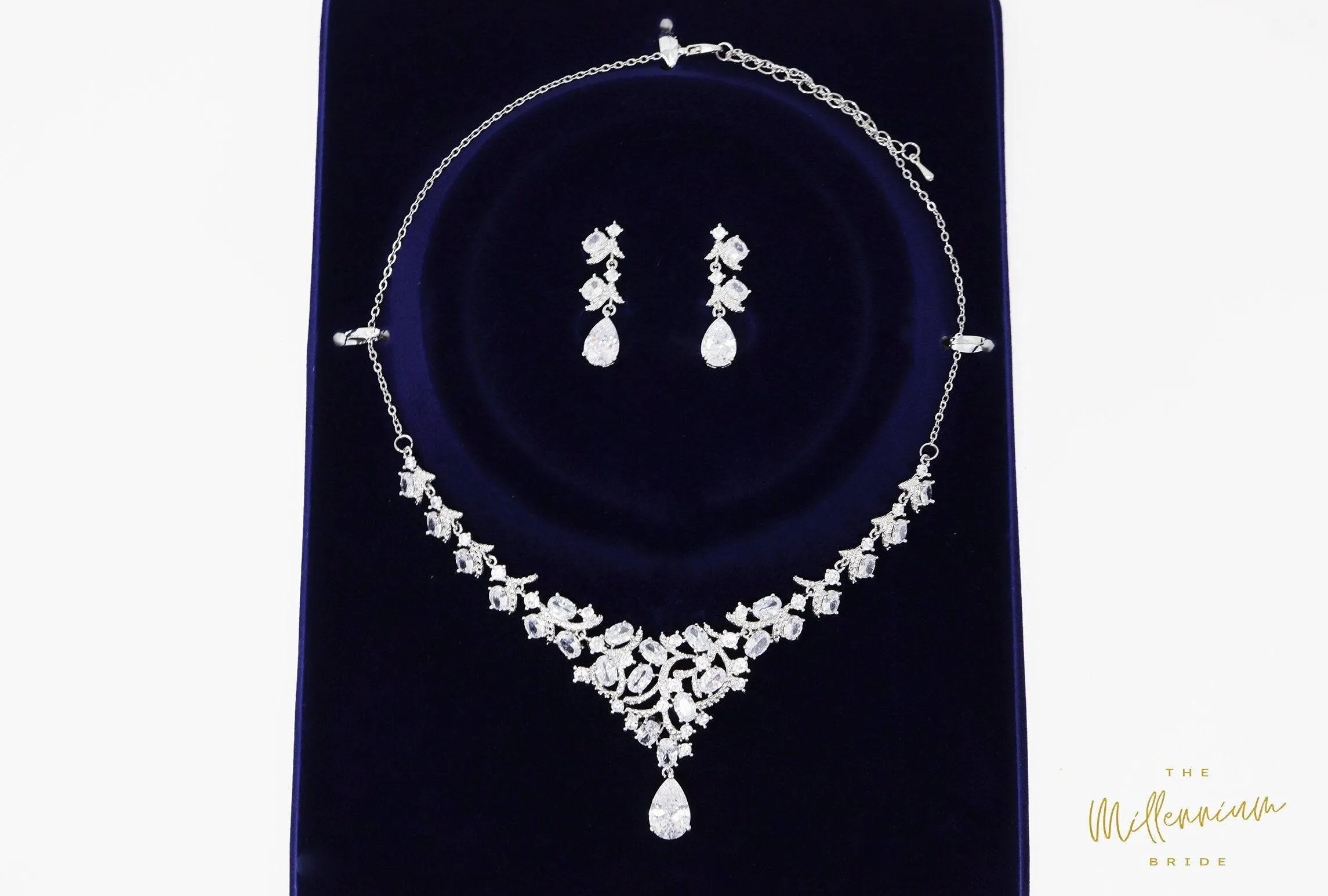 Swarovski Crystal Bridal V Teardrops Necklace , Long Bridal Jewelry, Bridal Earrings And Necklace, Statement Earrings Cz Necklace Set.