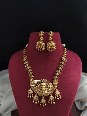 The latest Antique Necklace Set with a Pendant