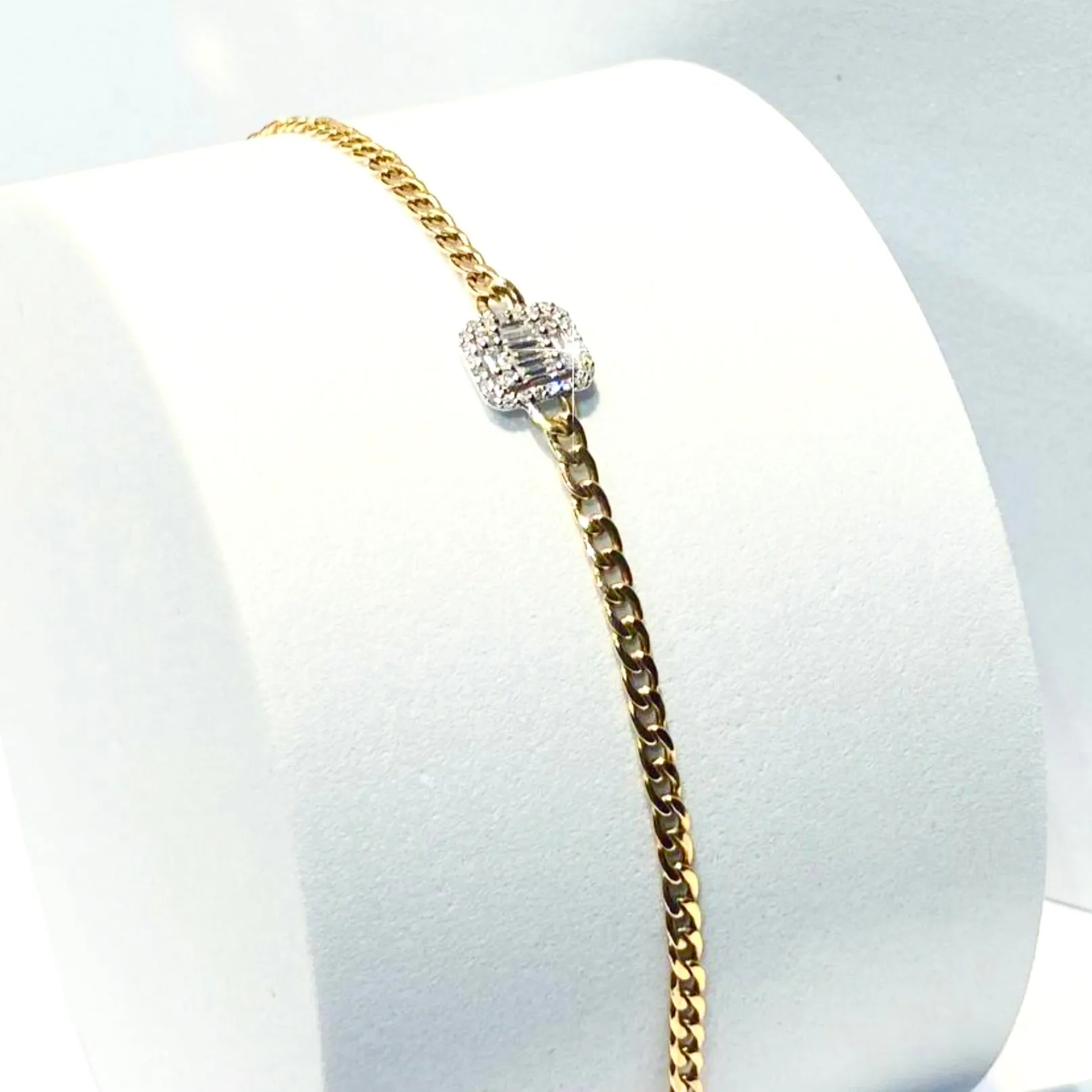 Unisex Golden Chain Emerald Diamond Bracelet 14kt